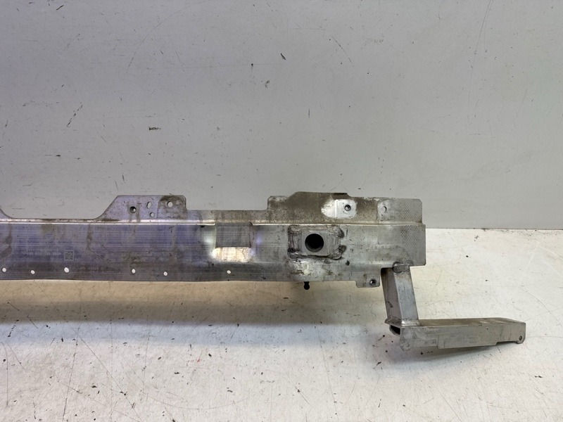 Усилитель переднего бампера