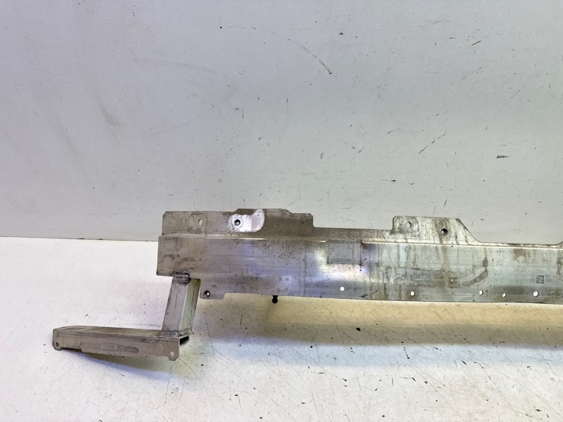 Усилитель переднего бампера