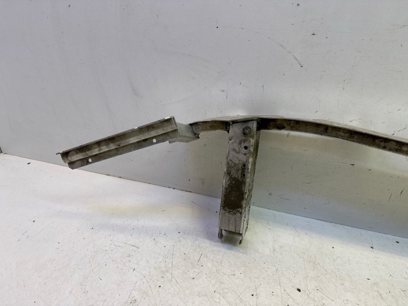 Усилитель переднего бампера