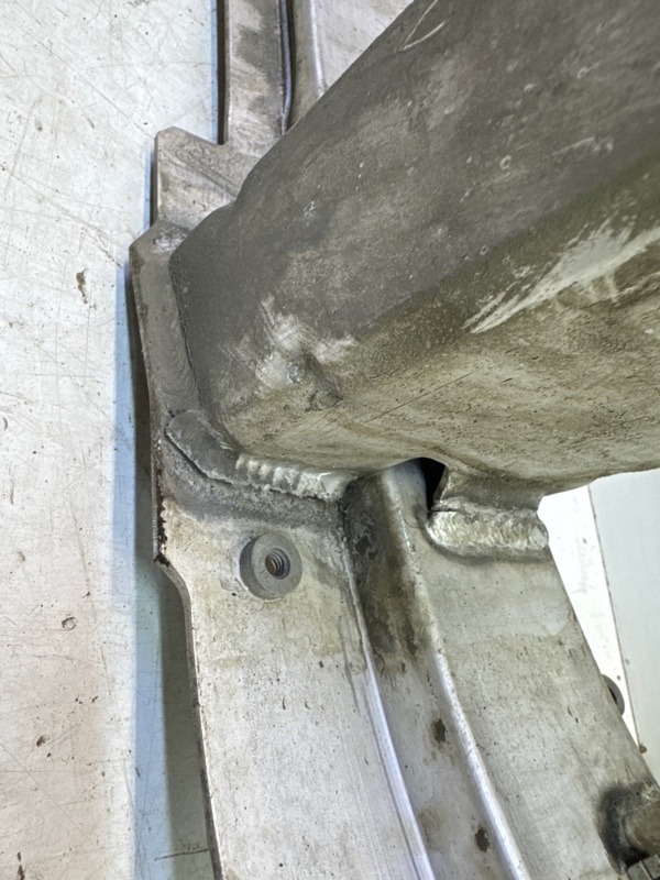 Усилитель переднего бампера