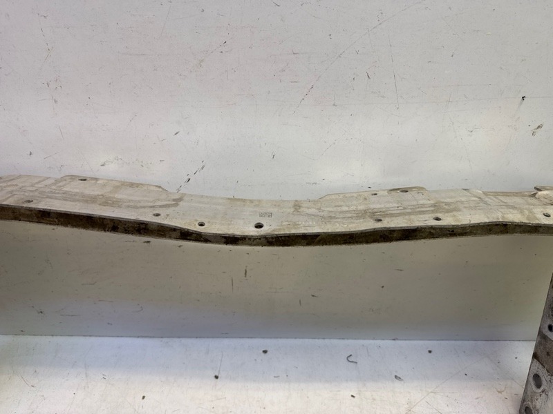 Усилитель переднего бампера