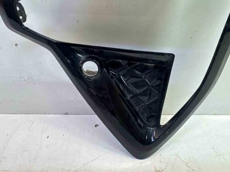 Рамка противотуманной фары левой