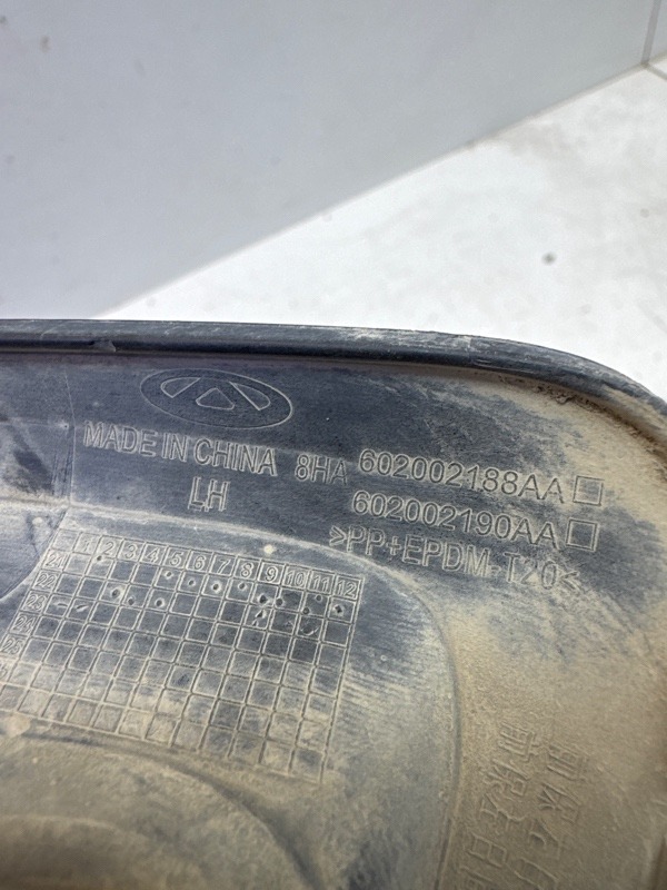 Рамка противотуманной фары левой