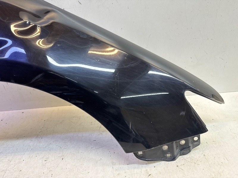 Крыло переднее правое