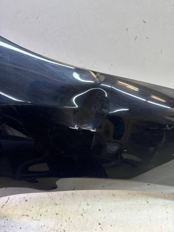 Крыло переднее правое