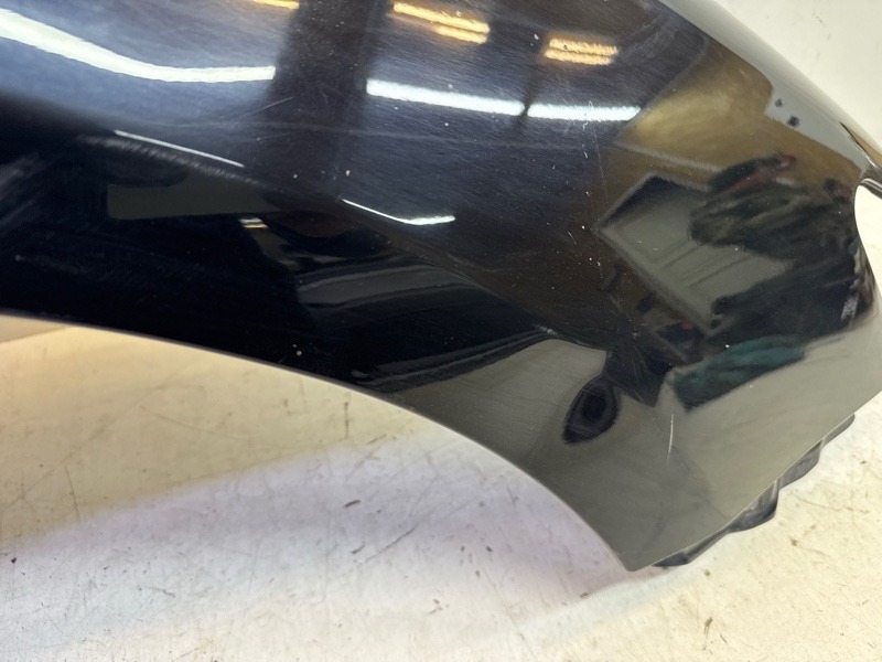 Крыло переднее правое