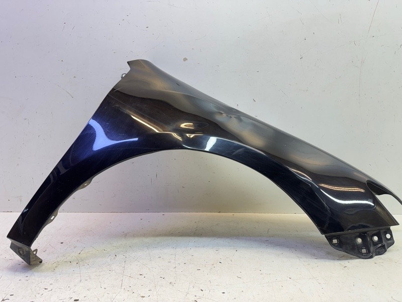 Крыло переднее правое