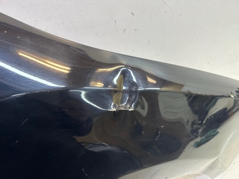 Крыло переднее правое