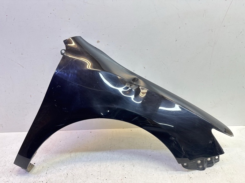 Крыло переднее правое