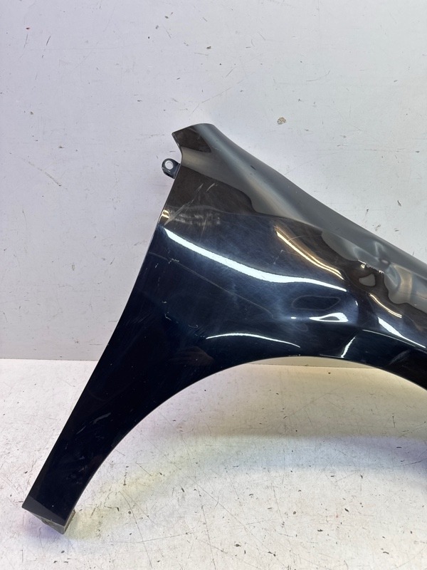 Крыло переднее правое