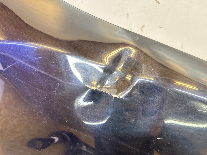 Крыло переднее правое