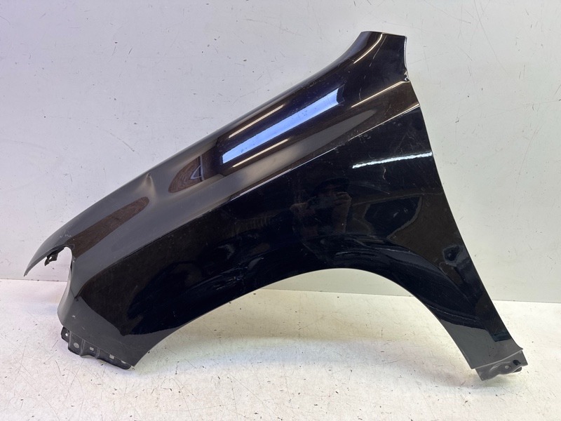 Крыло переднее левое