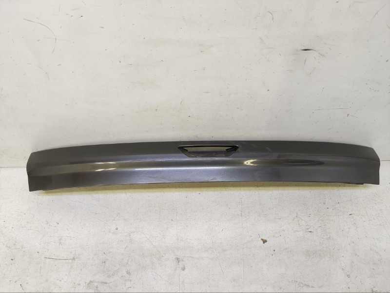 Накладка крышки багажника