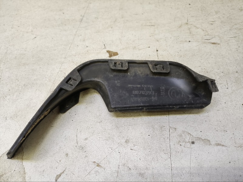 Накладка переднего бампера левая