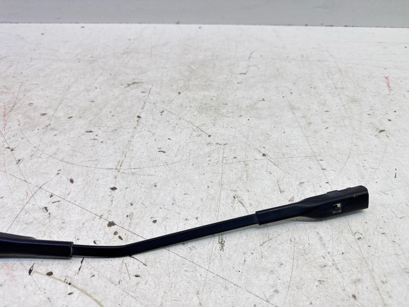 Поводок стеклоочистителя передний левый
