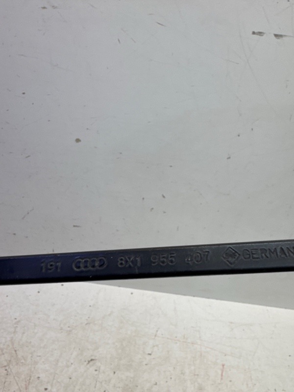 Поводок стеклоочистителя передний левый