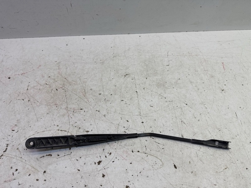 Поводок стеклоочистителя передний левый
