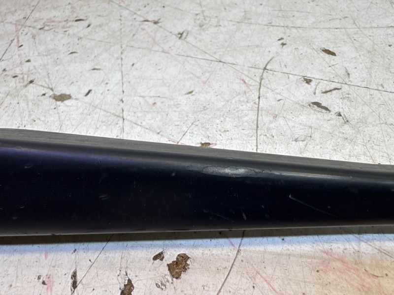 Поводок стеклоочистителя передний левый