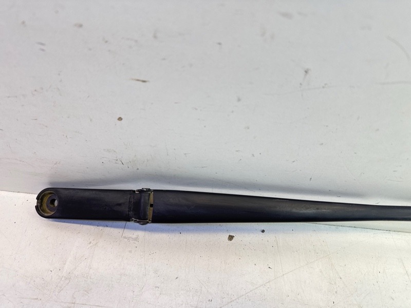 Поводок стеклоочистителя передний правый