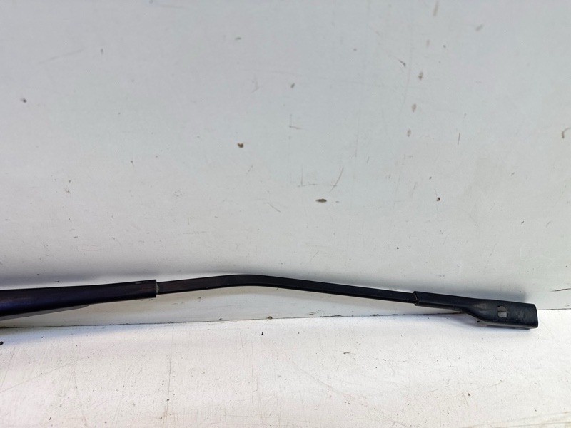 Поводок стеклоочистителя передний правый