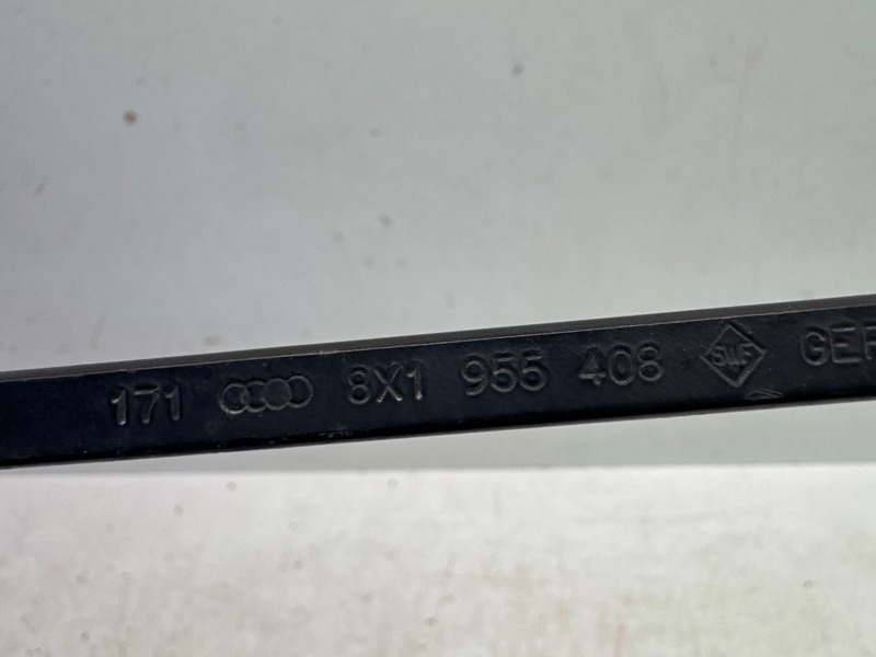 Поводок стеклоочистителя передний правый