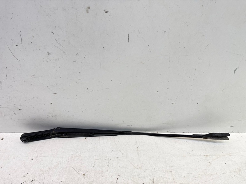 Поводок стеклоочистителя передний правый