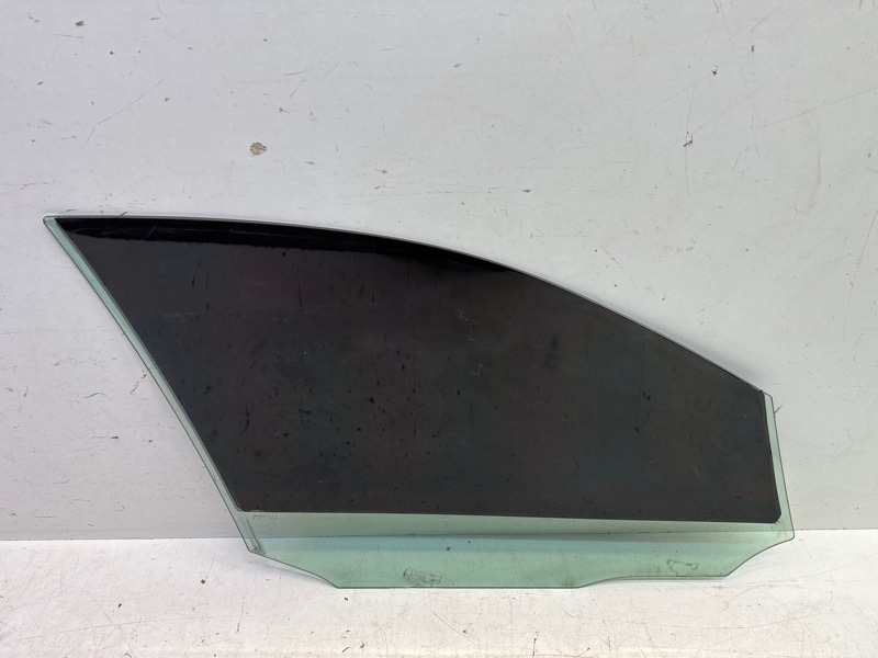 Стекло двери передней левой