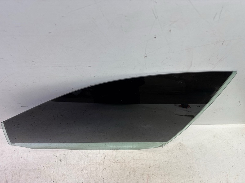 Стекло двери передней левой