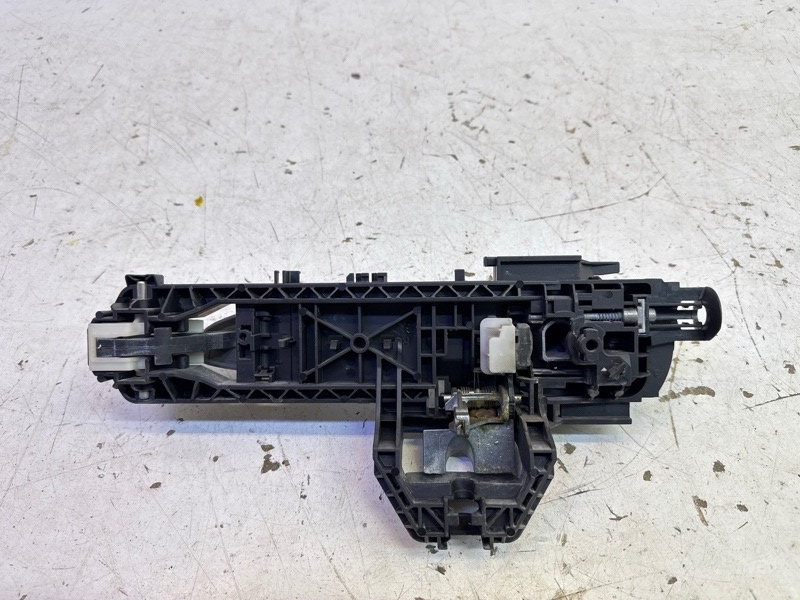 Ручка двери передней наружная правая