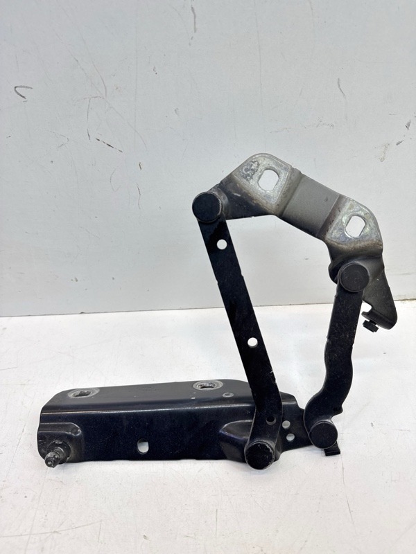 Петля капота левая