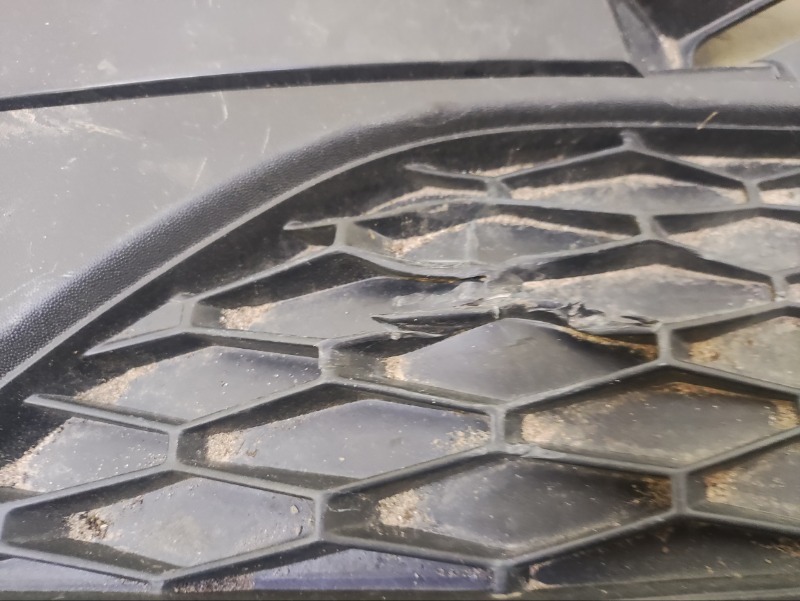 Заглушка бампера правая