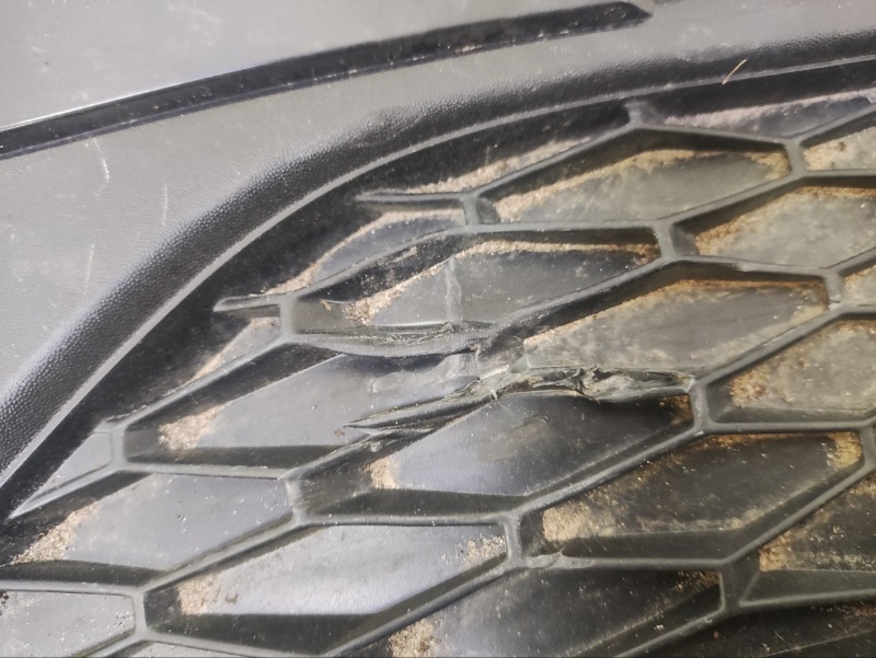 Заглушка бампера правая