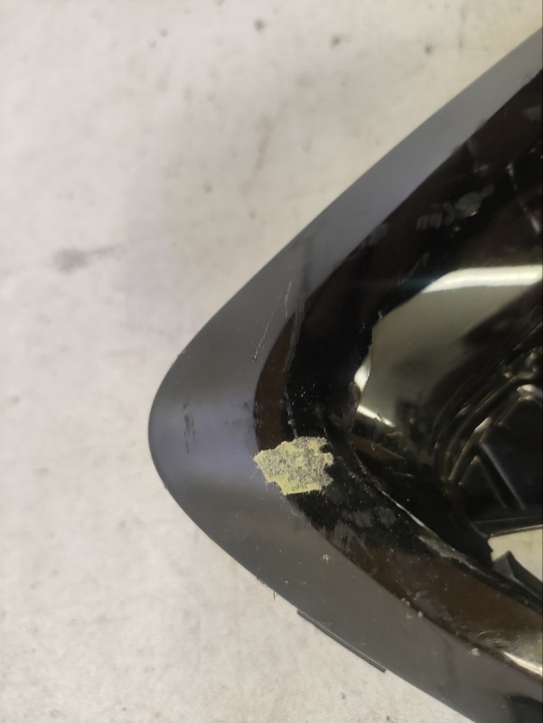 Рамка противотуманной фары левой