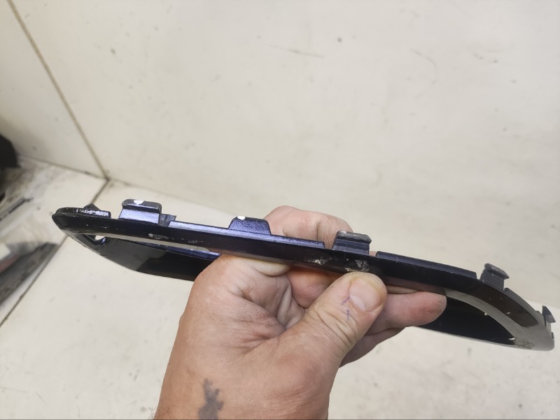 Рамка противотуманной фары левой