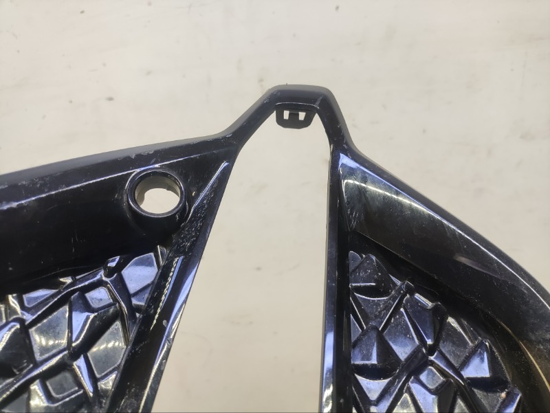 Рамка противотуманной фары левой