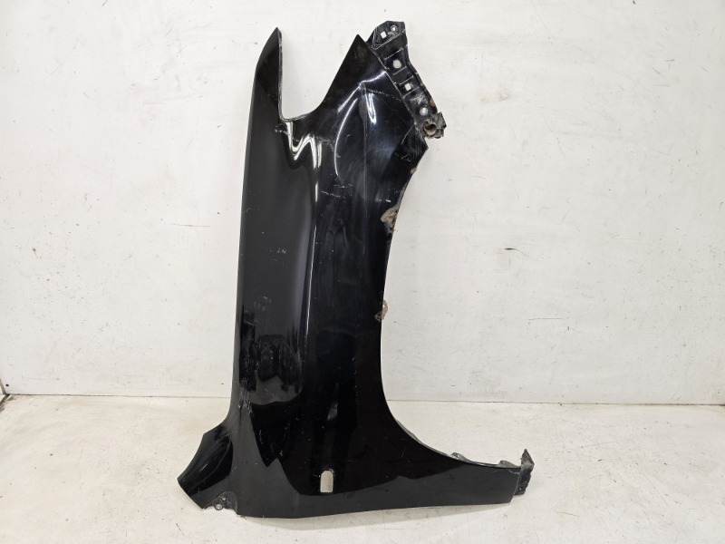 Крыло переднее правое