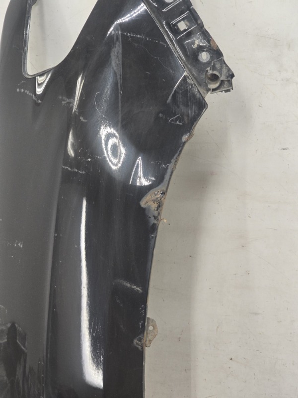 Крыло переднее правое