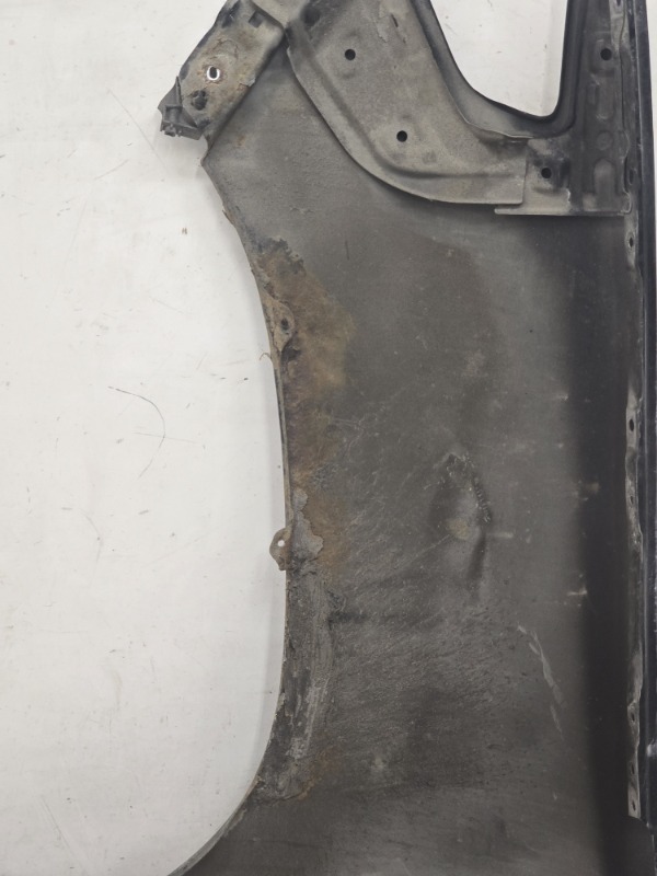 Крыло переднее правое