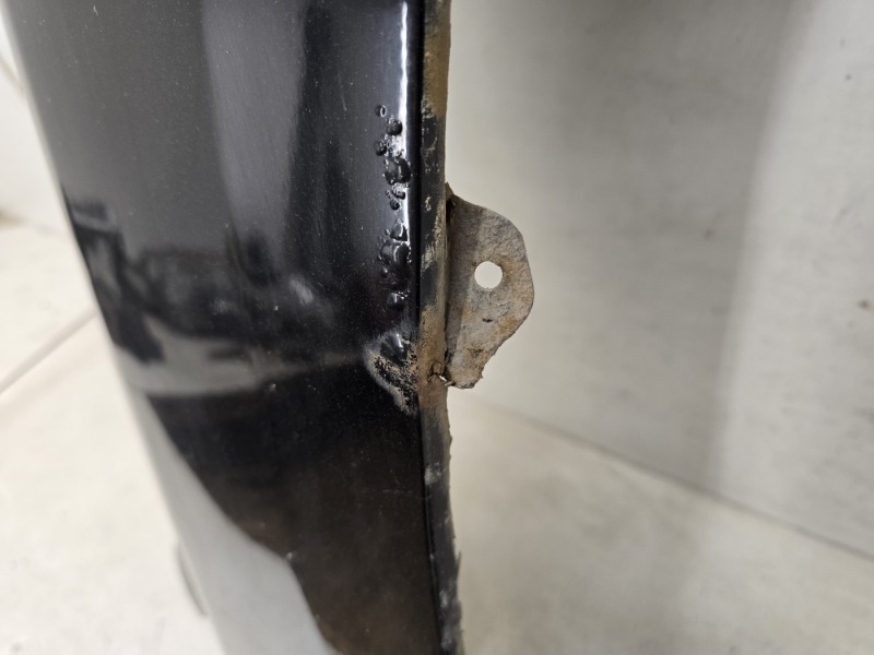 Крыло переднее правое