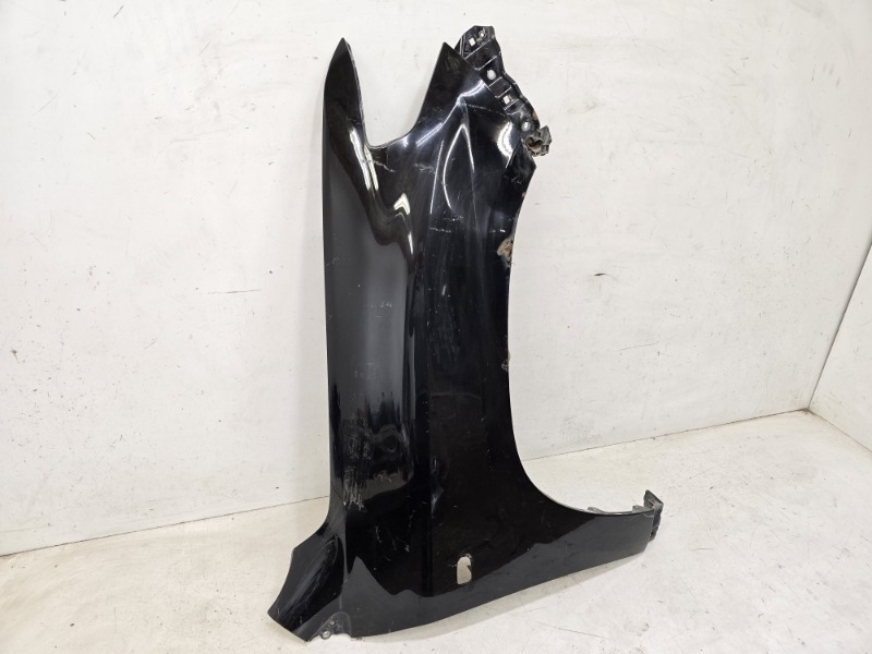 Крыло переднее правое