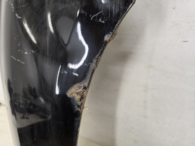 Крыло переднее правое