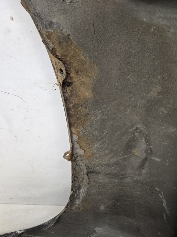 Крыло переднее правое