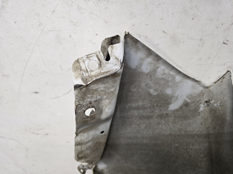 Крыло переднее правое