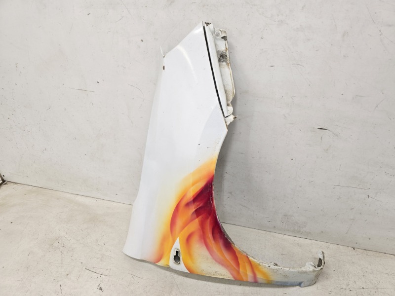 Крыло переднее правое