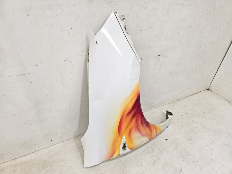 Крыло переднее правое