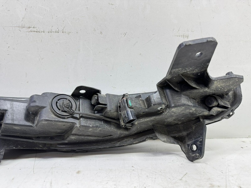 Фара дневного света левая (ходовые огни)