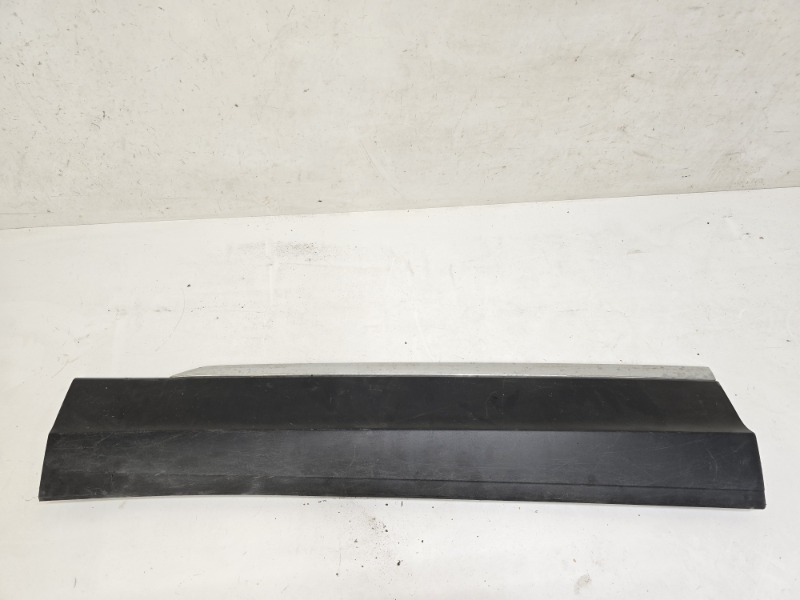 Накладка двери передней левой