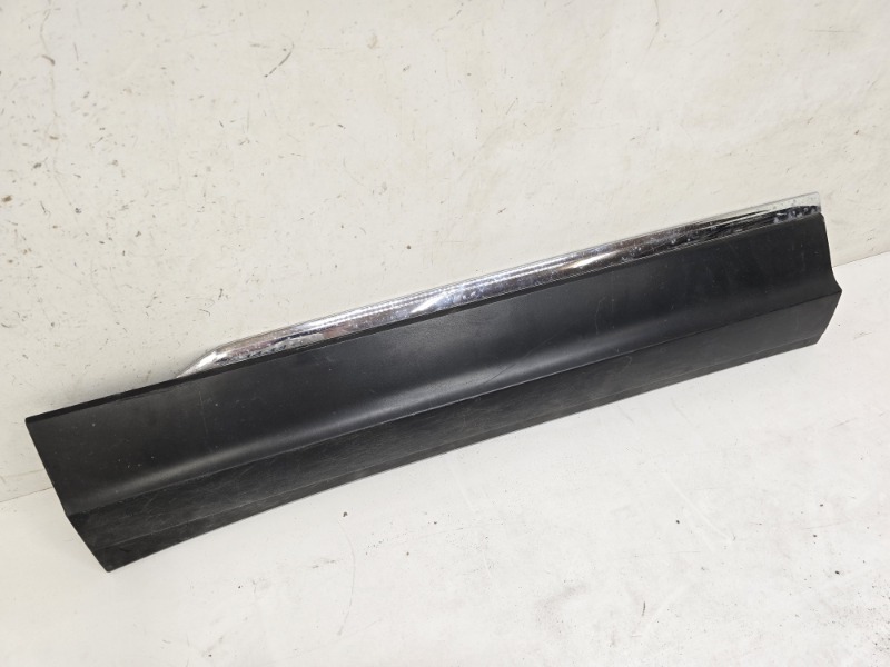 Накладка двери передней левой