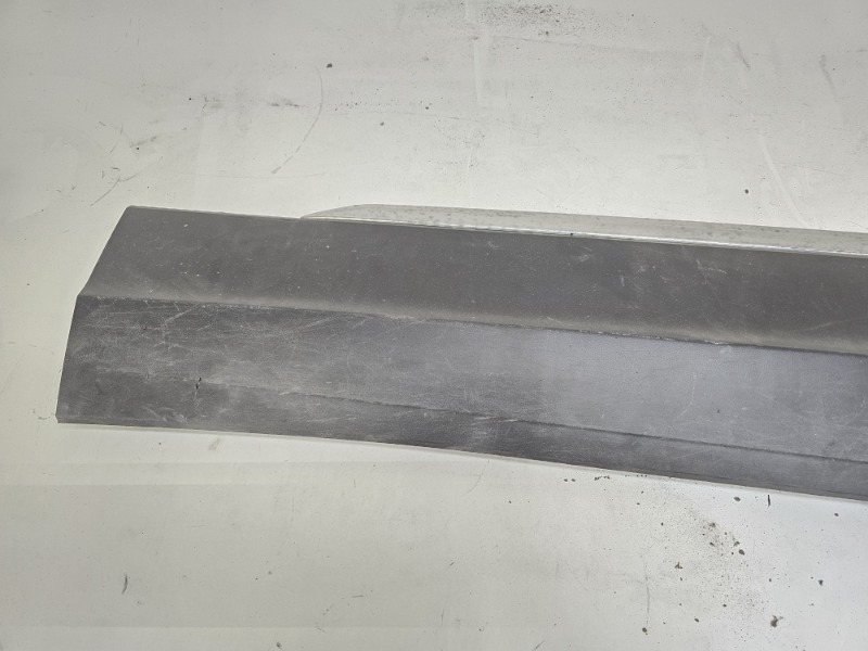 Накладка двери передней левой