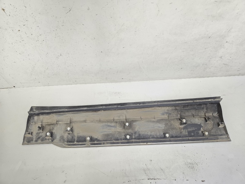 Накладка двери передней левой